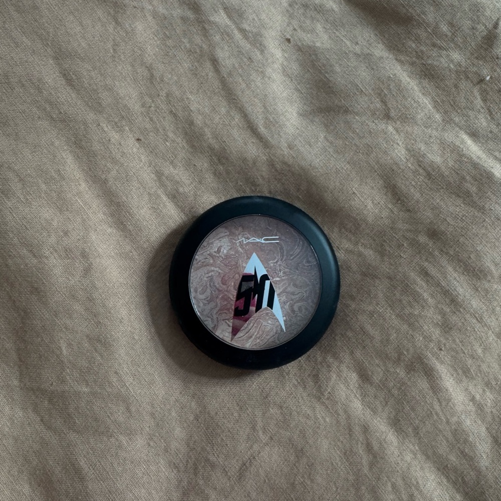 MAC Star Trek Trip The Light Fantastic Powder